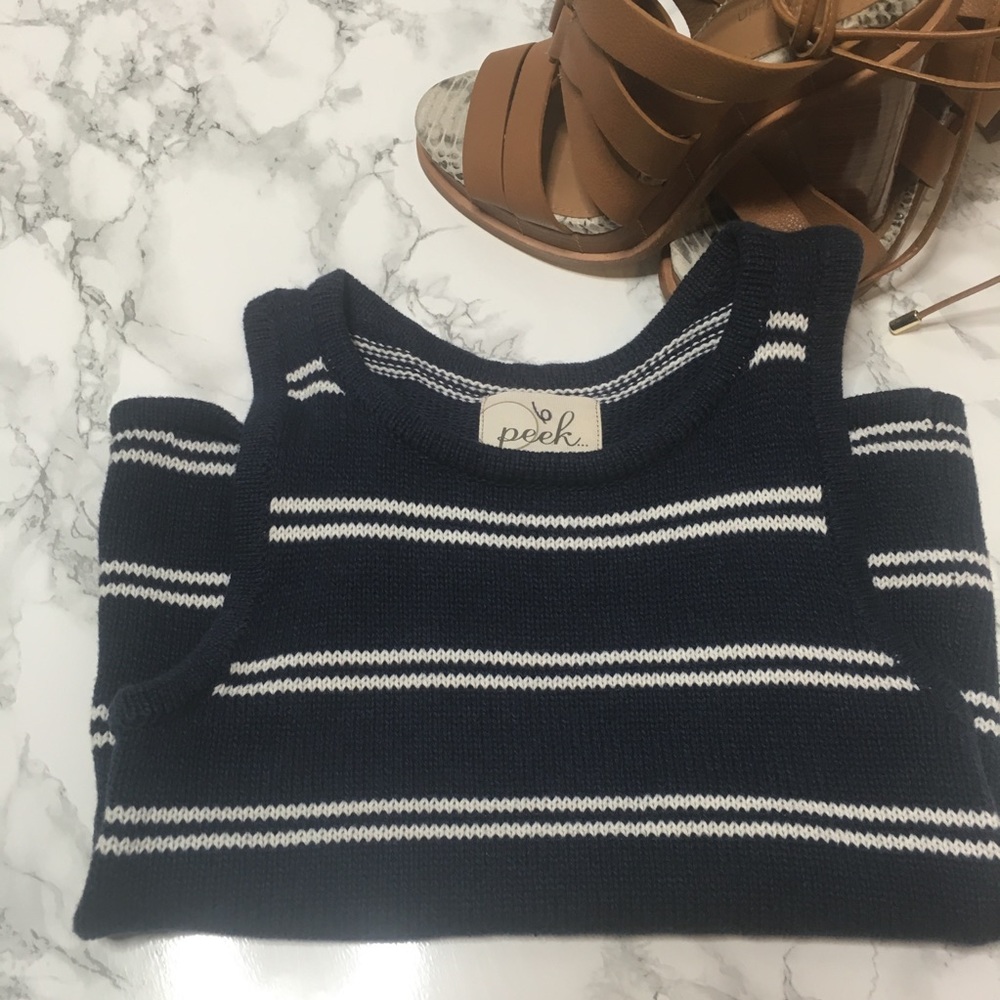 Crop top sweater.